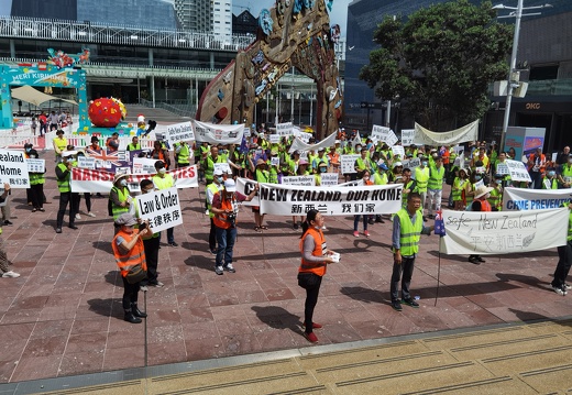 华人不再忍气吞声 走上街头呼吁严惩犯罪  