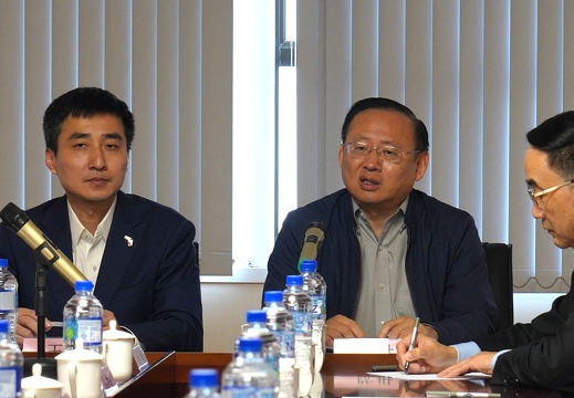 20250424驻奥克兰总领馆召开侨界座谈会 共同反对美国关税霸凌行径