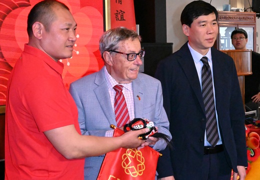 以舟为媒，以宴会友：猎德龙舟队亮相奥克兰建市庆典晚宴